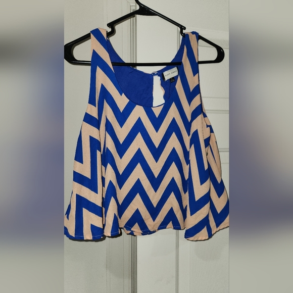 FIFTY STREET TOP ! - Picture 3 of 3